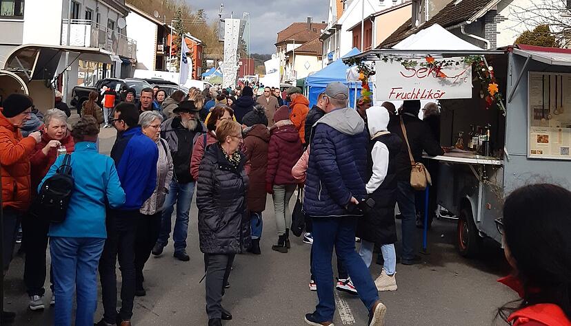 Der Krautheimer Frühling lockt am Sonntag, 13. April 2025, in das Städtchen im Jagsttal. Die Firmen des Gewerbeverein präsentieren Waren und Dienstleistungen bei einer Gewerbeschau auf der Götzstraße. Der Krautheimer Frühling lockt am Sonntag, 13. April 2025, in das Städtchen im Jagsttal. Die Firmen des Gewerbeverein präsentieren Waren und Dienstleistungen bei einer Gewerbeschau auf der Götzstraße.