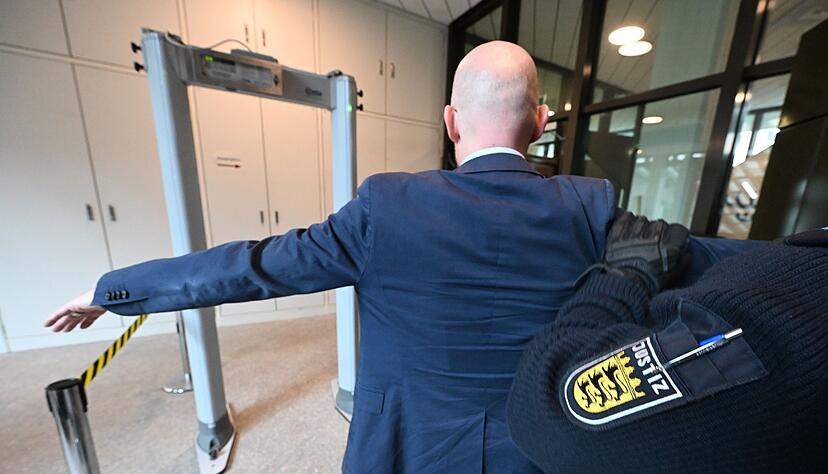Die Zahl der Funde bei Einlasskontrollen an Gerichten steigt.