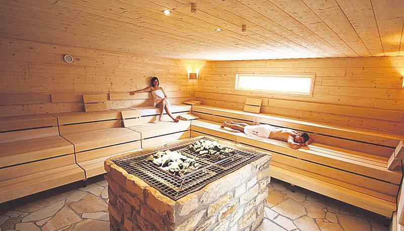 Unterschiedlich gro&szlig; und unterschiedlich hei&szlig; sind die verschiedenen Saunen in &Ouml;hringen.