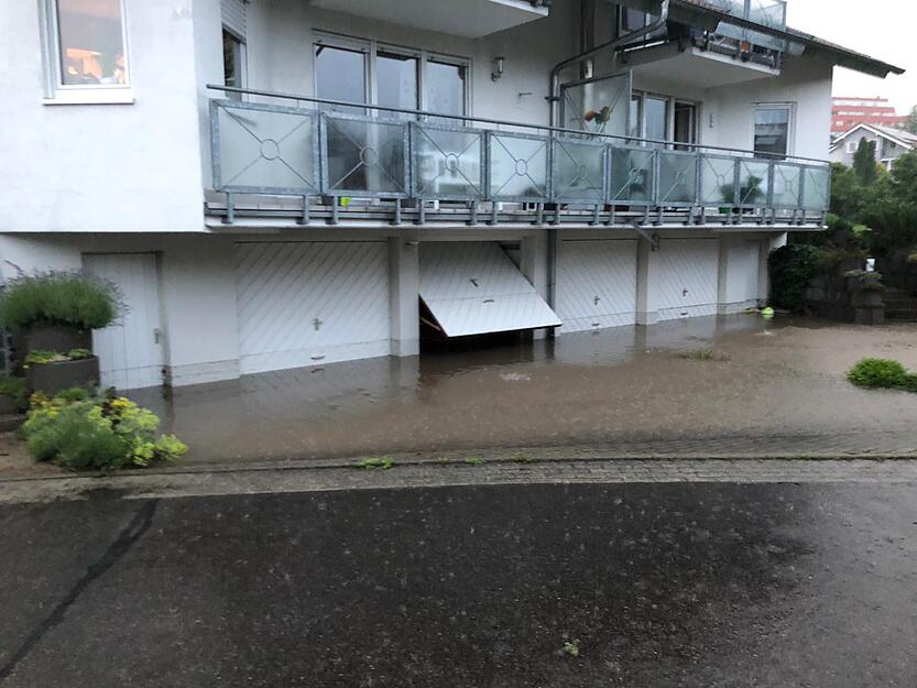 In der Neckarsulmer Schönbuchstraße liefen Garagen und Keller mit Wasser voll. Foto: privat