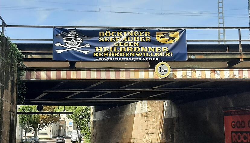 Dieses Banner hing noch am vergangenen Sonntag an der Böckinger Viehweide.