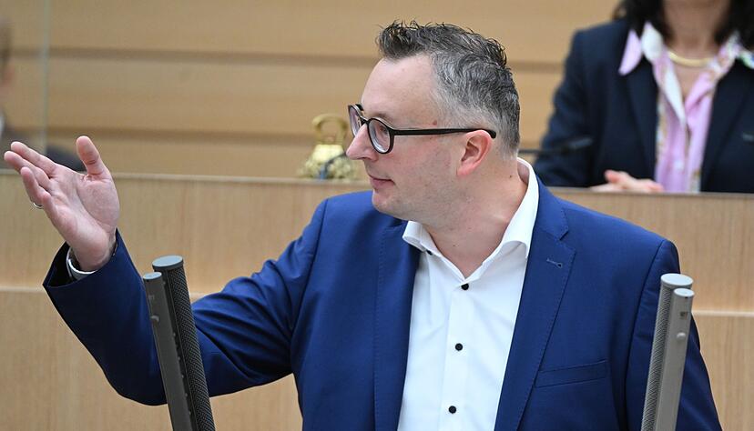Baden-Württembergs Grünen-Fraktionschef Andreas Schwarz spricht im Landtag. Baden-Württembergs Grünen-Fraktionschef Andreas Schwarz spricht im Landtag.