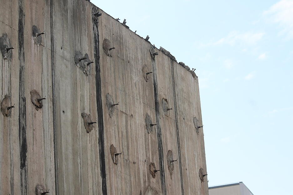 Die Metallenden werden noch nachgearbeitet, dann wird gestrichen. Die Metallenden werden noch nachgearbeitet, dann wird gestrichen.