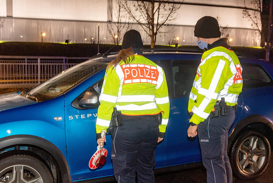 Polizeikontrolle der Corona-Ausgangssperre im Landkreis