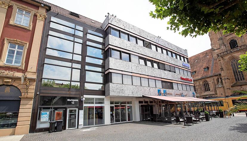 Die BB-Bank hat ihre Filiale am Heilbronner Marktplatz 13 geschlossen. Wer in das Gebäude einziehen wird, ist noch offen.
Foto: Andreas Veigel Die BB-Bank hat ihre Filiale am Heilbronner Marktplatz 13 geschlossen. Wer in das Gebäude einziehen wird, ist noch offen.
Foto: Andreas Veigel