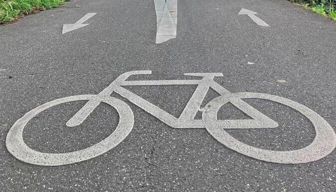 Der Hohenlohekreis will im Schulterschluss mit St&auml;dten und Gemeinden sowie Land und Bund weitere Radwege ausbauen und im Fr&uuml;hjahr 2026 ein neues Konzept f&uuml;r die n&auml;chsten zehn Jahre vorstellen.