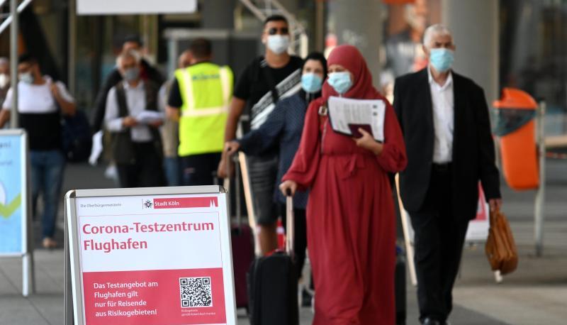 Reisende im Corona-Testzentrum am Flughafen Köln/Bonn. Das OVG in Münster hat die Quarantänepflicht für Auslandsrückkehrer gekippt. Reisende im Corona-Testzentrum am Flughafen Köln/Bonn. Das OVG in Münster hat die Quarantänepflicht für Auslandsrückkehrer gekippt.