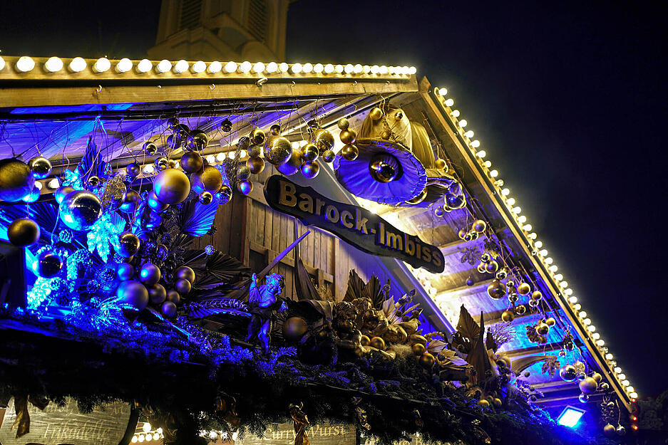 Speisen, handgefertigte Geschenkideen und regionale Produkte laden zum gemütlichen Bummeln ein. Speisen, handgefertigte Geschenkideen und regionale Produkte laden zum gemütlichen Bummeln ein.