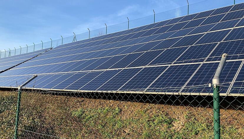 Solarmodule an der Autobahn in Kirchardt.