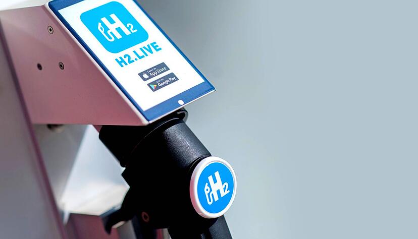 Der Treibstoff, der bisher an Wasserstofftankstellen aus der Zapfpistole kommt, stammt nicht aus erneuerbaren Quellen. Das soll sich &auml;ndern.  Foto: dpa