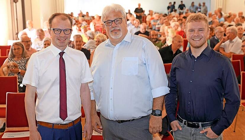 Beim Stimme-Forum zur Bürgermeisterwahl in Möckmühl standen die Kandidaten Simon Michler, Roland Schwinger und Kay Boschmann (von links) Rede und Antwort. Beim Stimme-Forum zur Bürgermeisterwahl in Möckmühl standen die Kandidaten Simon Michler, Roland Schwinger und Kay Boschmann (von links) Rede und Antwort.