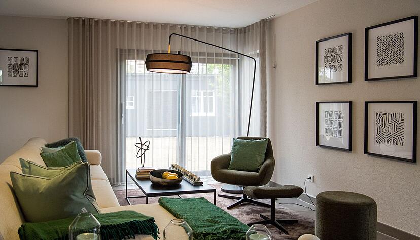 Können Geräusche zumindest etwas dämpfen: Teppiche, Vorhänge und Polstermöbel. Können Geräusche zumindest etwas dämpfen: Teppiche, Vorhänge und Polstermöbel.