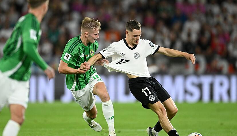 Die deutsche Nationalmannschaft um Florian Wirtz (r) kämpfte gegen Nordirland um Wiedergutmachung.