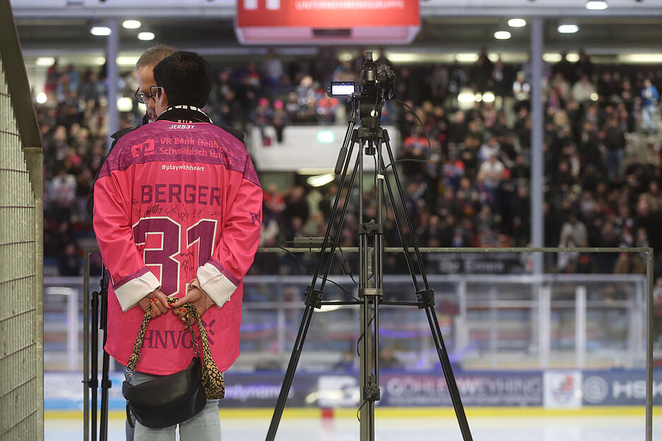 Trotz der Insolvenz der Heilbronner Falken kann das Heimspiel gegen die Stuttgart Rebels stattfinden. Trotz der Insolvenz der Heilbronner Falken kann das Heimspiel gegen die Stuttgart Rebels stattfinden.