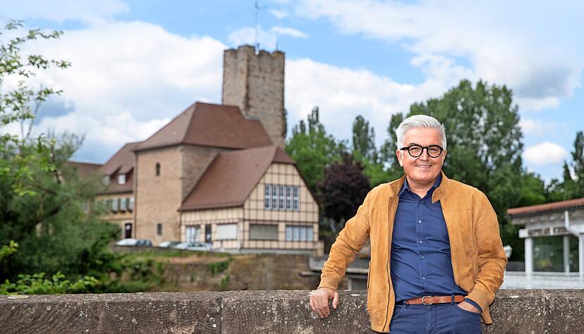 Hat in seiner verbleibenden dreijährigen Amtszeit noch einiges vor: Lauffens Bürgermeister Klaus-Peter Waldenberger.
Foto: Andreas Veigel Hat in seiner verbleibenden dreijährigen Amtszeit noch einiges vor: Lauffens Bürgermeister Klaus-Peter Waldenberger.
Foto: Andreas Veigel