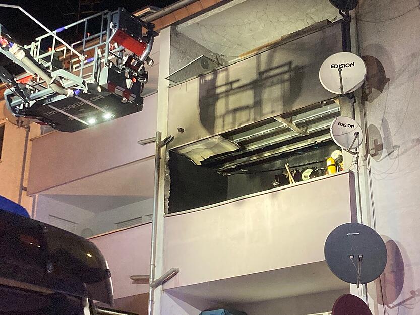 Die Wohnung im zweiten Obergeschoss stand im Vollbrand. Die Wohnung im zweiten Obergeschoss stand im Vollbrand.