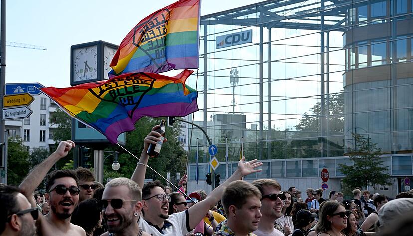 Beim CSD wird f&uuml;r Vielfalt, Menschenrechte und den Schutz von Minderheiten demonstriert.