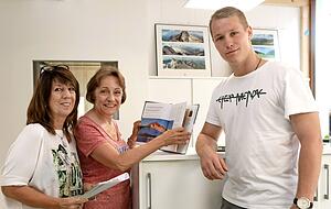 Drei von der neuen Geschäftsstelle (von links): Silvia Belschner-Weinreuter, Margit Walter und Felix Hofacker. 
Foto: Matthias Heibel Drei von der neuen Geschäftsstelle (von links): Silvia Belschner-Weinreuter, Margit Walter und Felix Hofacker. 
Foto: Matthias Heibel