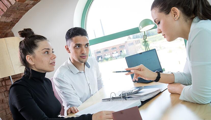 Nicht jede Schenkung mindert den Pflichtteil: Maßgeblich ist, wann der Erblasser den «Genuss» der verschenkten Sache wirklich aufgibt. Nicht jede Schenkung mindert den Pflichtteil: Maßgeblich ist, wann der Erblasser den «Genuss» der verschenkten Sache wirklich aufgibt.