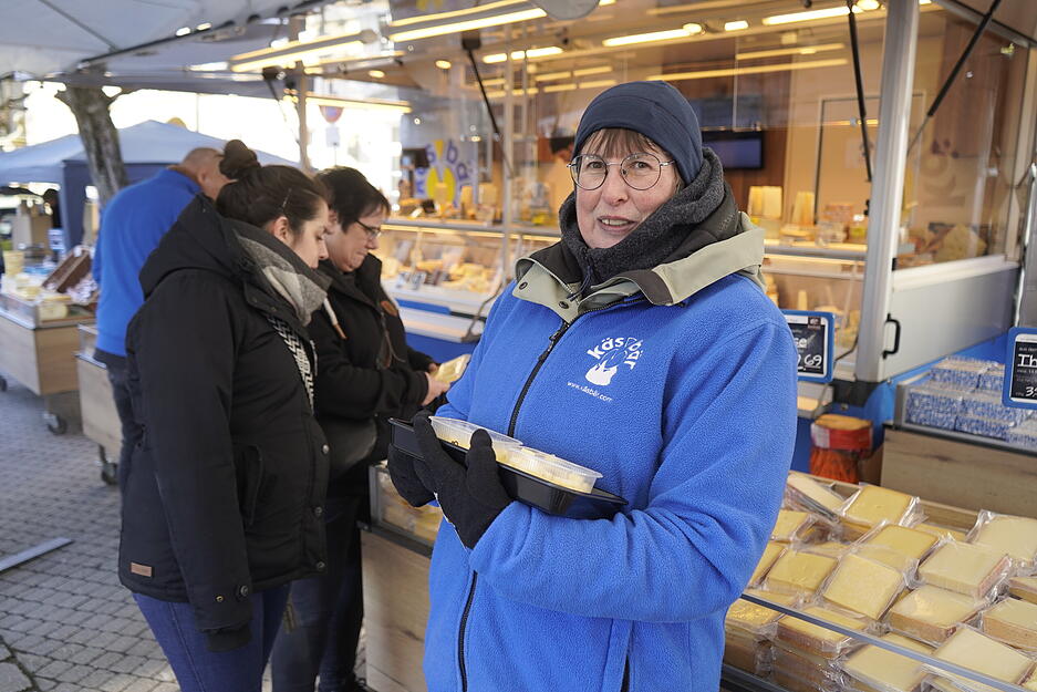 Trotz klirrender K&auml;lte herrscht auf dem &Ouml;hringer Pferdemarkt beste Stimmung.