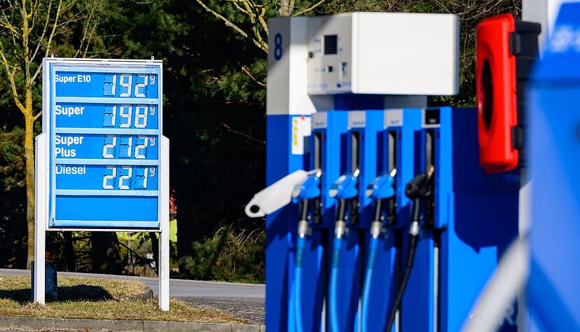 Derzeit liegen vor allem die Diesel-Preise in der Region über der Zwei-Euro-Marke. Derzeit liegen vor allem die Diesel-Preise in der Region über der Zwei-Euro-Marke.