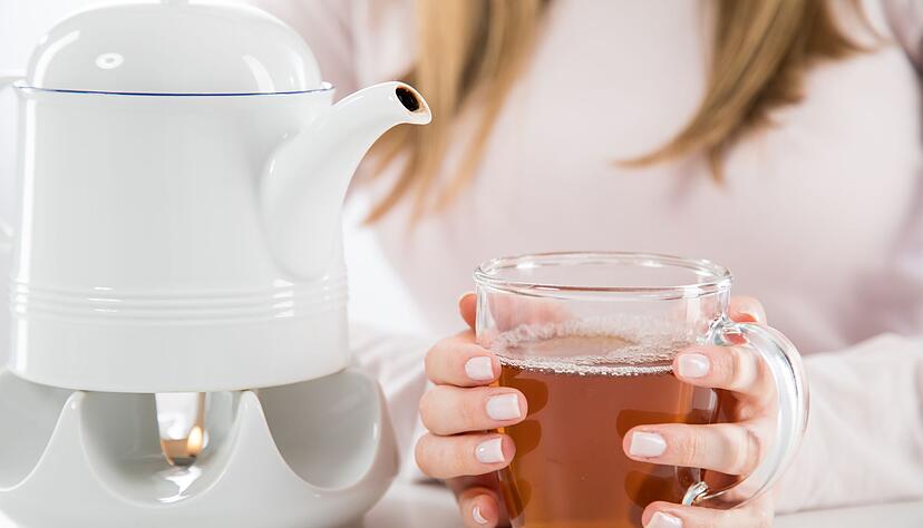 Leber und Niere entgiften schon von Natur aus: Viele Detox-Produkte wirken entwässernd, und können so den Mineralhaushalt stören. Leber und Niere entgiften schon von Natur aus: Viele Detox-Produkte wirken entwässernd, und können so den Mineralhaushalt stören.