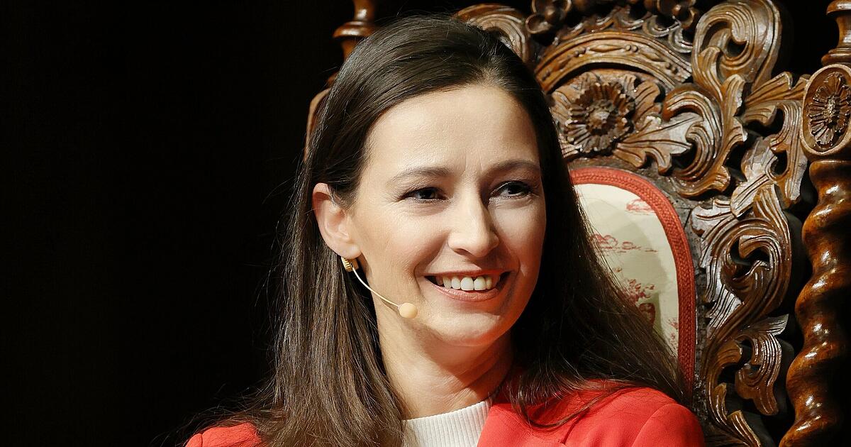 Wie Pinar Atalay die Weltlage in wenige Minuten packt