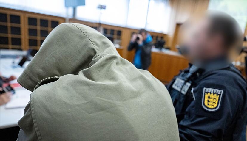 Der 28-J&auml;hrige und sein ein Jahr j&uuml;ngerer mutma&szlig;licher Komplize - beide aus den Niederlanden - sind wegen gemeinschaftlichen versuchten Mordes angeklagt.