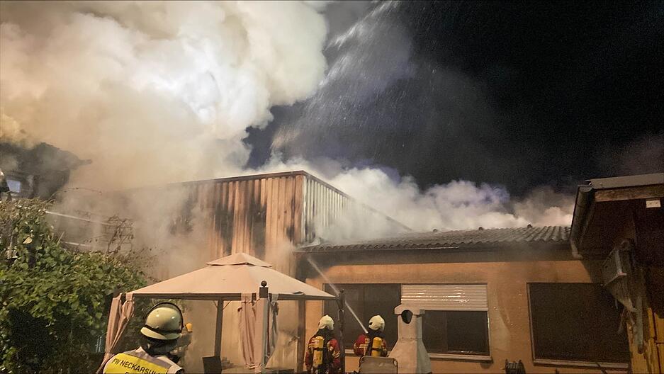 Als die Einsatzkräfte im Industriegebiet in der Otto-Hahn-Straße eintrafen, sei der hintere Teil des Anwesens, in dem sich die Backstube befindet, sehr stark verraucht gewesen. Als die Einsatzkräfte im Industriegebiet in der Otto-Hahn-Straße eintrafen, sei der hintere Teil des Anwesens, in dem sich die Backstube befindet, sehr stark verraucht gewesen.