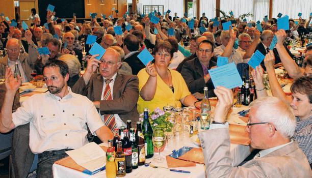Die Vertreterversammlung der Volksbank Hohenlohe stimmte am Montagabend in der &Ouml;hringer Kultura geschlossen f&uuml;r die siebenprozentige Dividende..Foto: Reichert