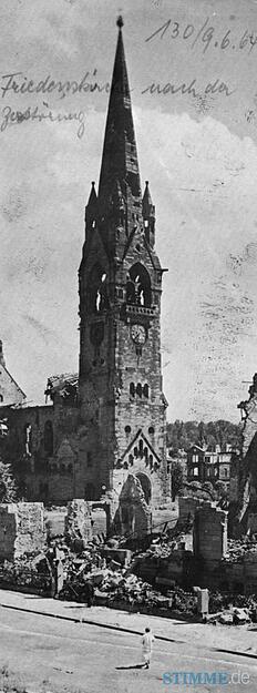 Am 9. Juni 1964 zeigt die Heilbronner Stimme den 77 Meter hohen Turm, der durch den Bombenhagel 1944 zerstörten Friedenskirche.