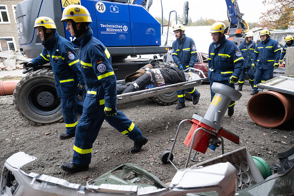 Beim Erdbebenszenario gilt es mehrere Gefahrenlagen zu erproben.