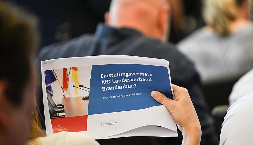 Bei der Vorstellung des Verfassungsschutz-Gutachtens in Potsdam zur Einstufung der AfD als gesichert rechtsextremistisch.