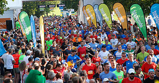 Neben dem Marathon starten Läufer am Samstag und Sonntag auf vielen weiteren Distanzen – wie hier über zehn Kilometer vor zwei Jahren.