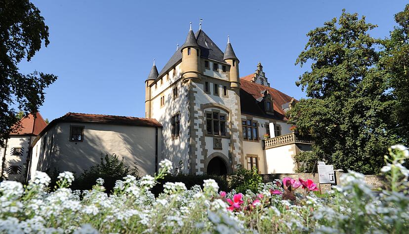 Die wegen der G&ouml;tzenburg &uuml;berregional bekannte Gemeinde Jagsthausen nahe Heilbronn hat beim Zensus 2022 fast 15 Prozent ihrer Einwohner verloren. Andere Kommunen profitieren vom Zensus und freuen sich &uuml;ber Einwohnerzuwachs.