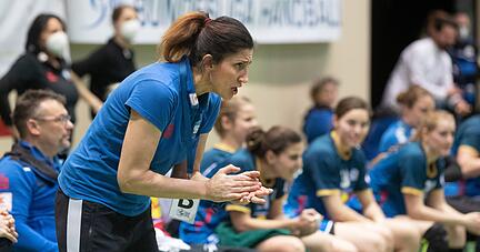 Applaus, Applaus: Das Team von Neckarsulms Trainerin Tanja Logvin hat sich in den 30 Bundesliga-Spielen weit über Wert verkauft.

Foto: Andreas Veigel