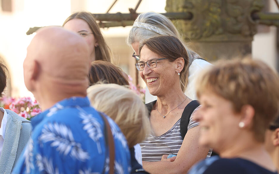 Friedrich Eisenmann, Untergruppenbacher Ortshistoriker, f&uuml;hrt die Teilnehmer des Lesersommers in der Burg Stettenfels treppauf und treppab &ndash; und zeigt R&auml;ume und Ecken, die viele bisher noch nicht kannten.