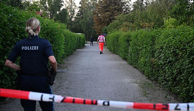 Die Polizei ist in der Kleingartenanlage im Einsatz. Die Polizei ist in der Kleingartenanlage im Einsatz.