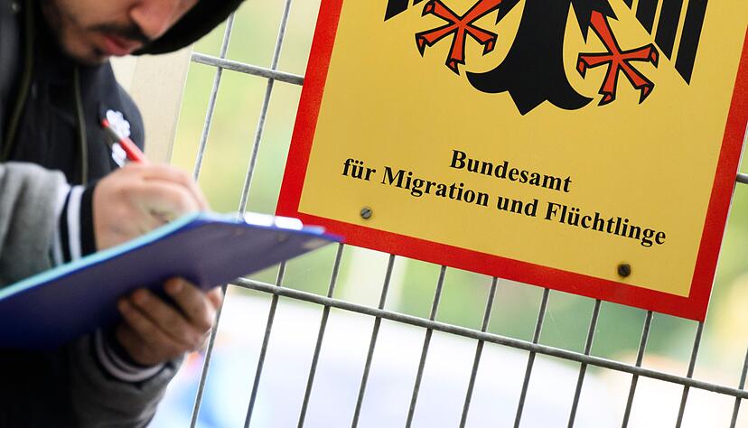 Das Bundesamt f&uuml;r Migration und Fl&uuml;chtlinge (Bamf) untersteht dem Bundesinnenministerium. Die Mitarbeiter der Beh&ouml;rde entscheiden &uuml;ber Asylantr&auml;ge. (Archivbild)