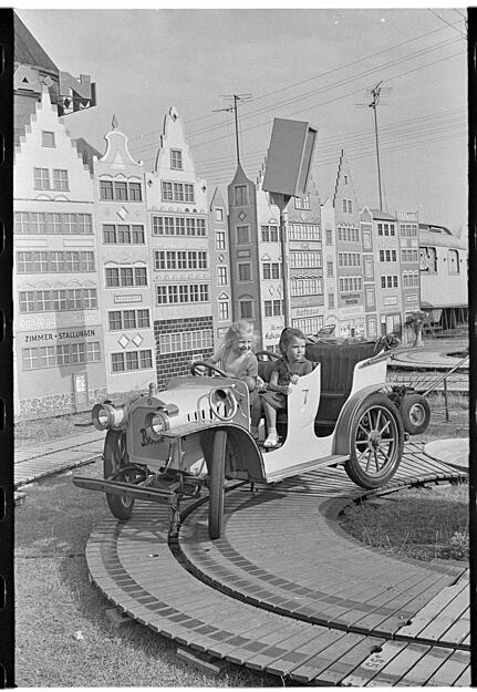 Kinderkarussell auf dem Unterländer Volksfest im Jahr 1963.