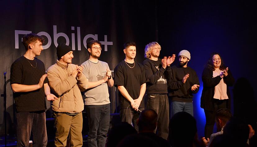 Sechs Comedians plus Moderator brachten dem Comedyflash-Publikum im Mobilat viele Lacher.