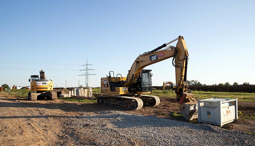 Ab Montag rollen die Maschinen an: Die Bauarbeiten für den Projekt-Campus in Bad Friedrichshall können beginnen. Foto: Andreas Veigel Ab Montag rollen die Maschinen an: Die Bauarbeiten für den Projekt-Campus in Bad Friedrichshall können beginnen. Foto: Andreas Veigel