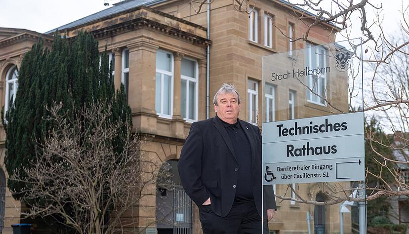 Seit 2006 ist das Technische Rathaus die berufliche Heimat von Bürgermeister Wilfried Hajek. Hier erfolgten wichtige städtebauliche Weichenstellungen.
Foto: Mario Berger Seit 2006 ist das Technische Rathaus die berufliche Heimat von Bürgermeister Wilfried Hajek. Hier erfolgten wichtige städtebauliche Weichenstellungen.
Foto: Mario Berger