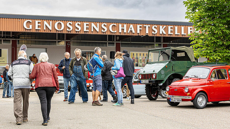 Vom Kleinfahrzeug bis zum Lkw waren auf der Parade zahlreiche Fahrzeuge vertreten.