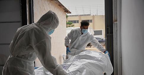 Aus Israel &uuml;bermittelte Leichen von Pal&auml;stinensern im S&uuml;den des Gazastreifens. (Archivbild)