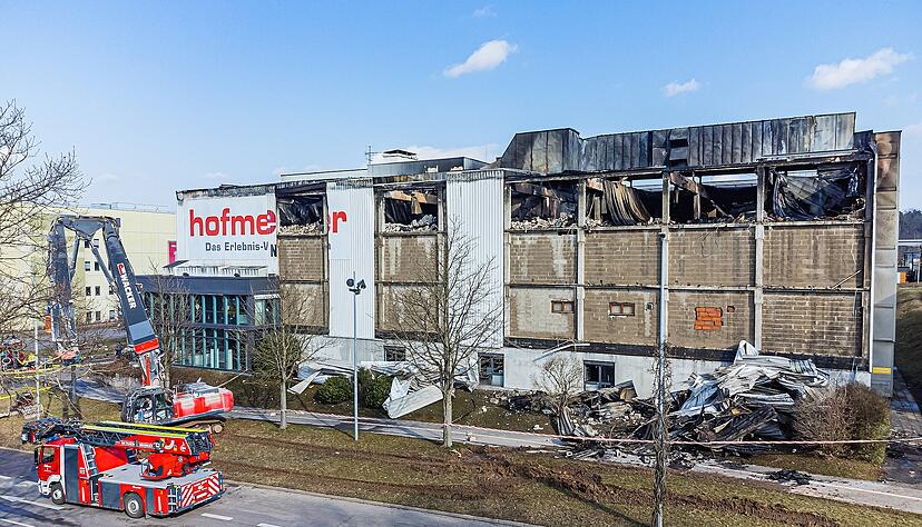 Beim Brand im Hofmeister-Möbelhaus in Bietigheim entstand ein Millionenschaden. Beim Brand im Hofmeister-Möbelhaus in Bietigheim entstand ein Millionenschaden.