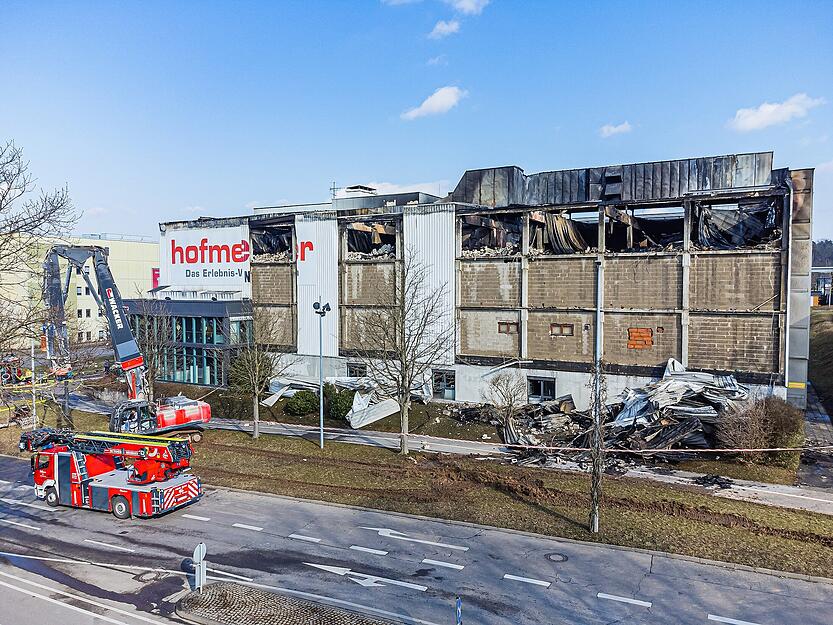 Beim Brand im Hofmeister-Möbelhaus in Bietigheim entstand ein Millionenschaden. Beim Brand im Hofmeister-Möbelhaus in Bietigheim entstand ein Millionenschaden.