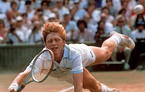 Sein Markenzeichen, wie die Becker-Faust: Boris Becker zeigt auf den Resten des heiligen Rasens in London den Becker-Hecht.