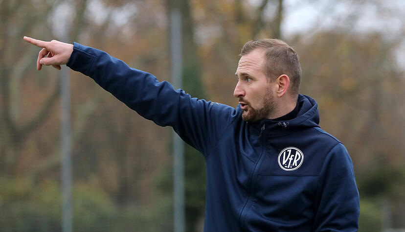Trainer Manuel Fischer gibt für den VfR Heilbronn das Rückrundenziel bekannt. Trainer Manuel Fischer gibt für den VfR Heilbronn das Rückrundenziel bekannt.