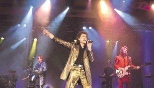 &bdquo;Auf der B&uuml;hne sind sie die Gr&ouml;&szlig;ten&ldquo;, sagt Biograf Anton Zuber &uuml;ber die &bdquo;Flippers&ldquo;. F&uuml;r viele ihrer Fans sind die Musiker Idole.Foto: dpa